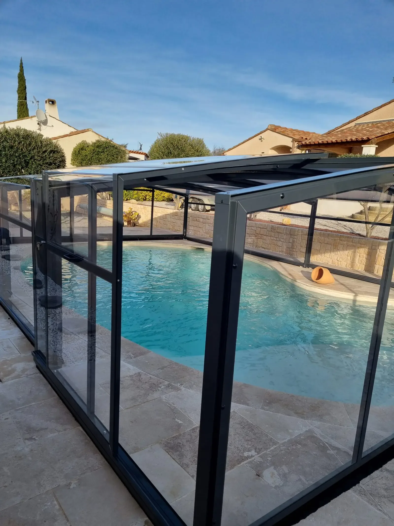 Abri medium avec porte coulissante